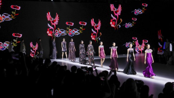 牛博 世界面料看盛泽！江苏（盛泽）纺织品博览会暨2025苏州湾时尚周开幕